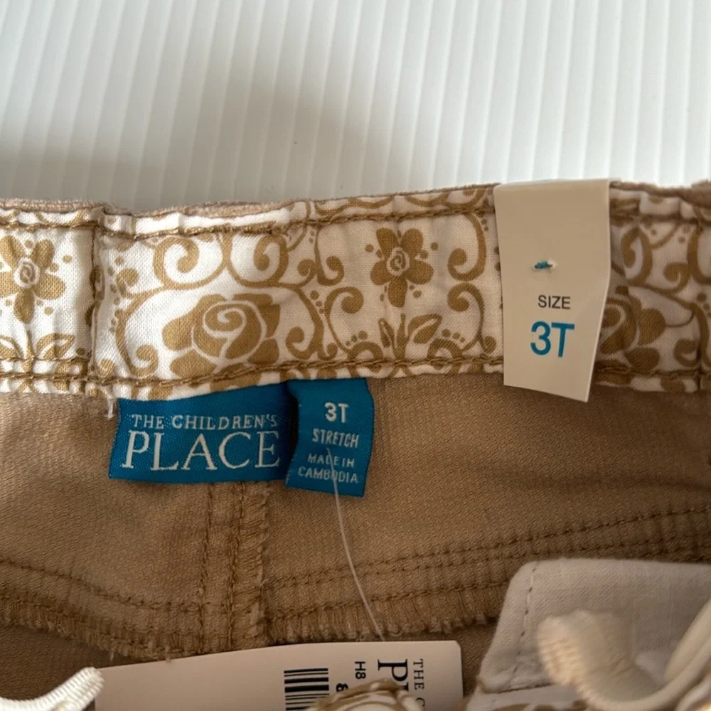The Children’s Place light tan with gold glitter corduroy pants. Girls size 3T